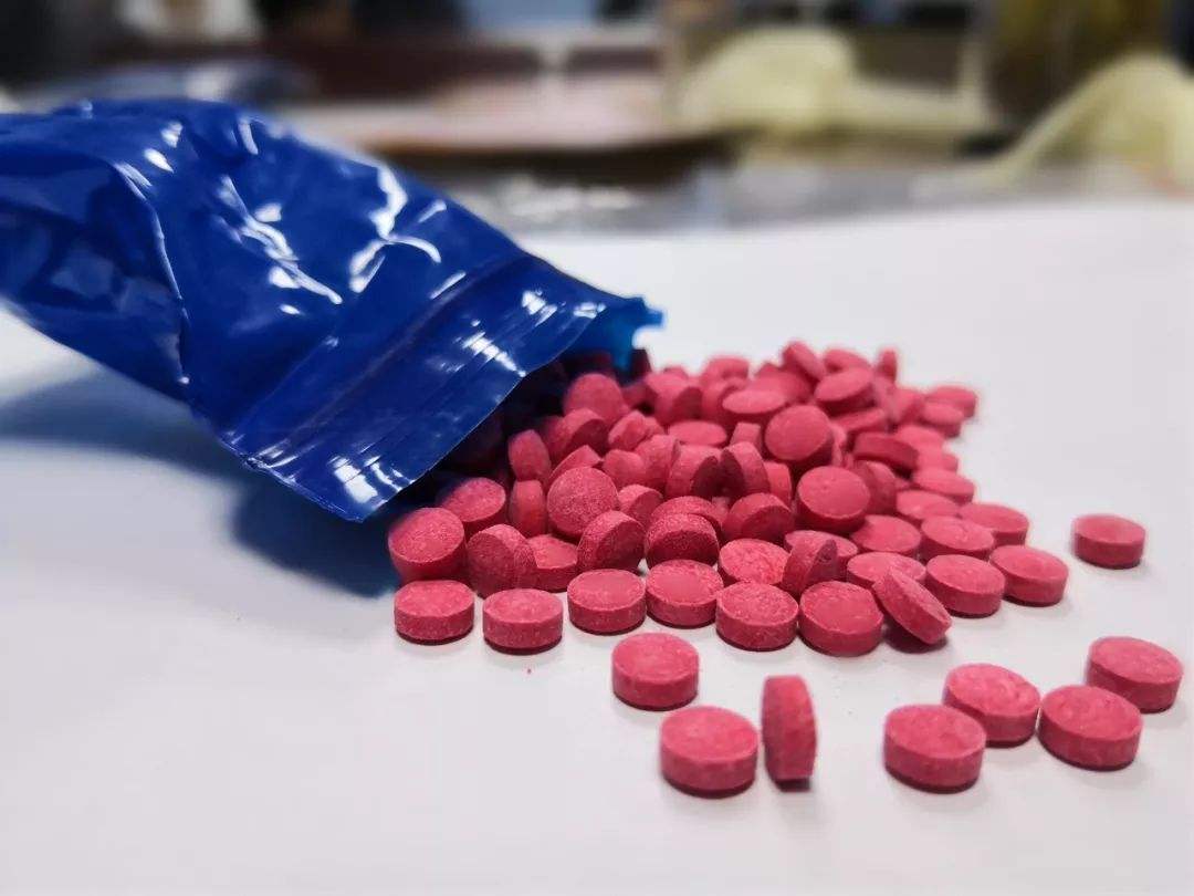 麻果化学名,甲基苯丙胺,甲基安非他命,其盐酸盐或硫酸盐.